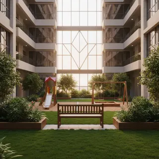 Begrünter Innenhof mit Bank und Spielplatz